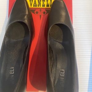 Vaneli Blue Pumps size 7-1/2 narrow